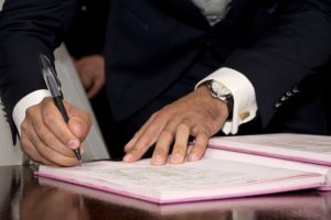 Prosta umowa kupna sprzedaży samochodu word. Kupowanie używanego auta