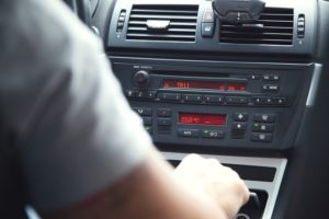 Jaki kupić samochód używany? Gwarancja, to dobre zabezpieczenie –  jak kupować samochód
