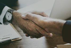 Umowa na sprzedaż samochodu. Gdy już kupimy – kupno auta używanego
