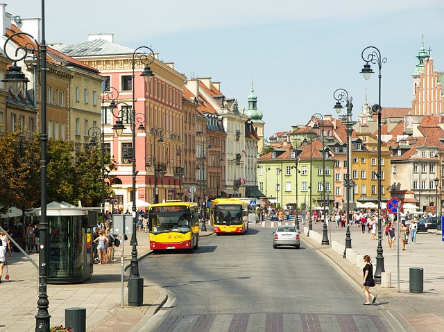 Jak poruszać się po Warszawie na wakacjach?
